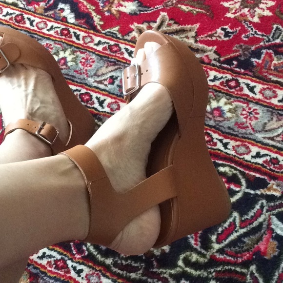 Beautiful Platform Sandal. Cognac colored, size 7 - Picture 3 of 7